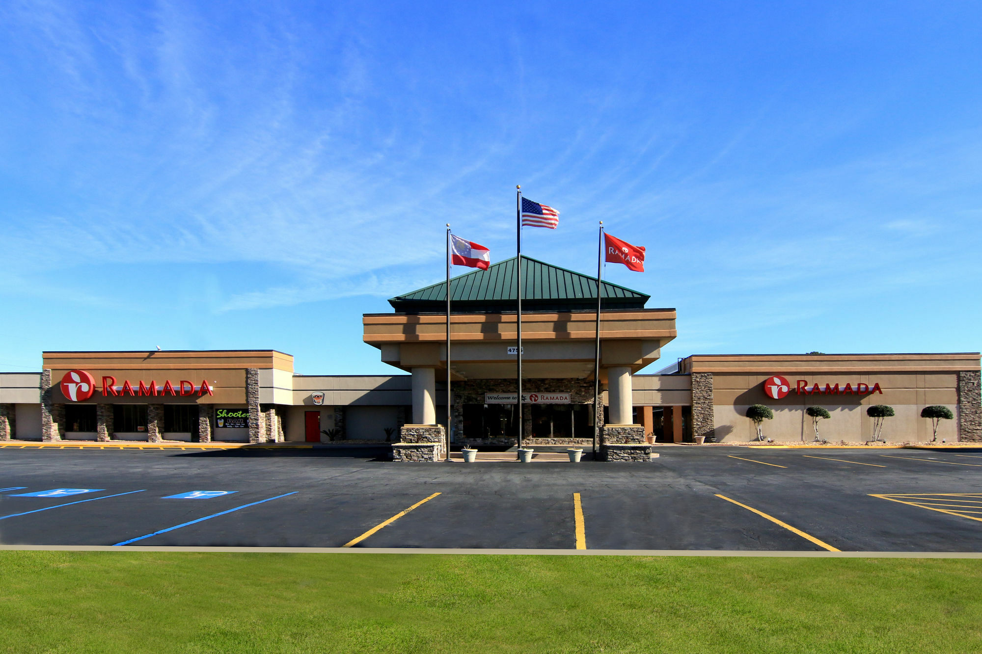 Hotel Ramada By Wyndham Macon Exterior foto
