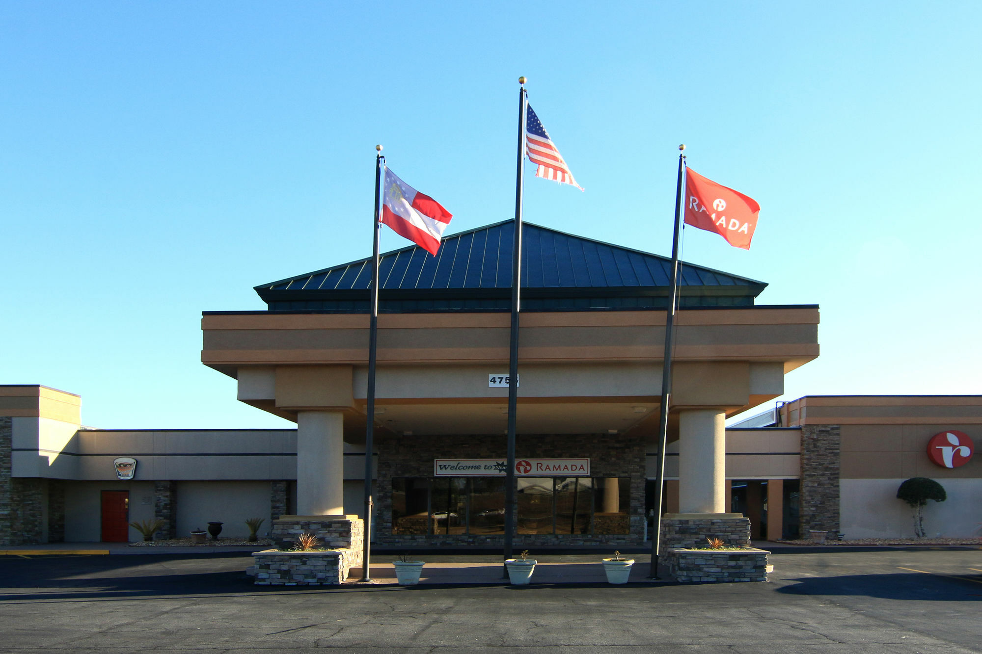 Hotel Ramada By Wyndham Macon Exterior foto